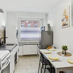 Apartamento Mit Balkon In