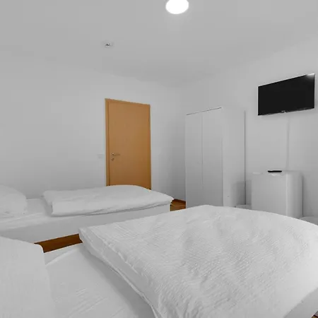 Apartment Mit Balkon In